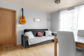 Lovely 2-bedroom Apt - Quiet Seaside Neighborhood